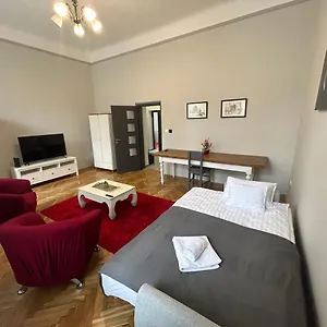 https://fullmoon-apartments-2.szeged-hotels.com